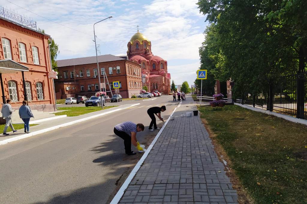 На субботники сотрудники Социального фонда.