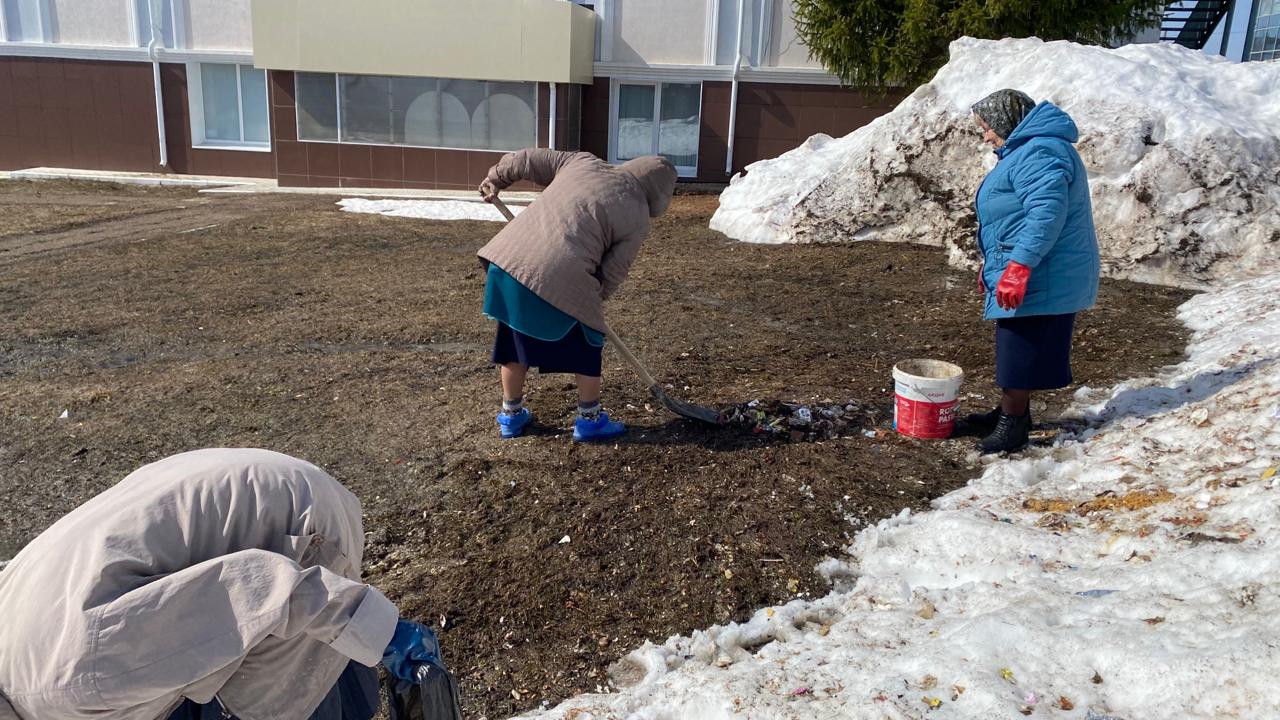 Вышли горожане на субботник | 09.04.2024 | Лаишево - БезФормата