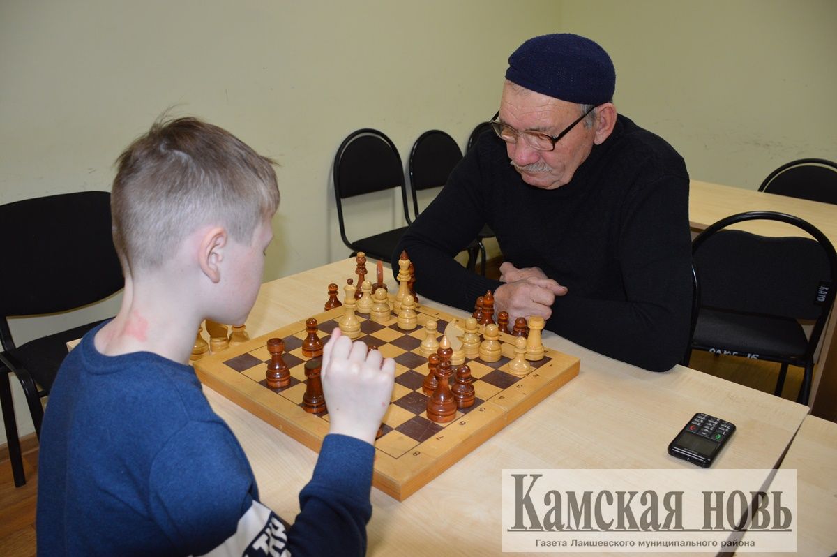 В рамках декады инвалидов в Лаишеве прошли соревнования по шашкам и шахматам