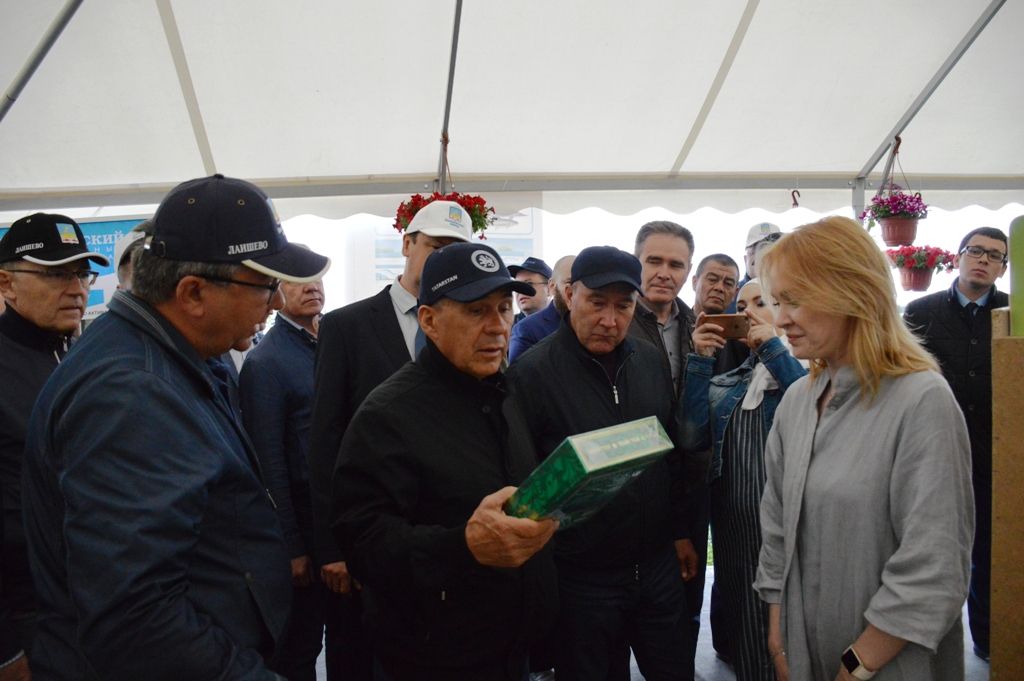 Президент Татарстана совершил облет полей Лаишевского района