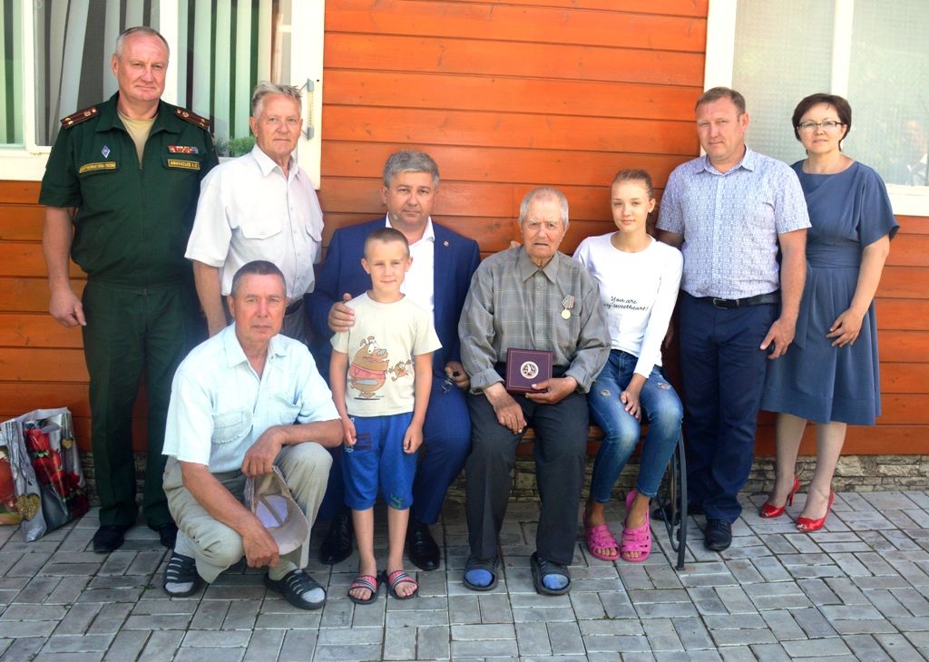 92-летнему ветерану Великой Отечественной войны вручили медаль