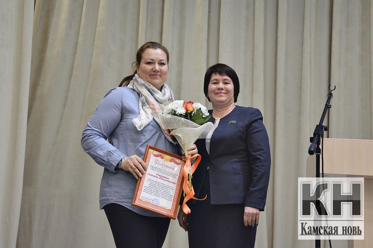 О своей работе отчиталась глава Малоелгинского сельского поселения Лилия Киямова