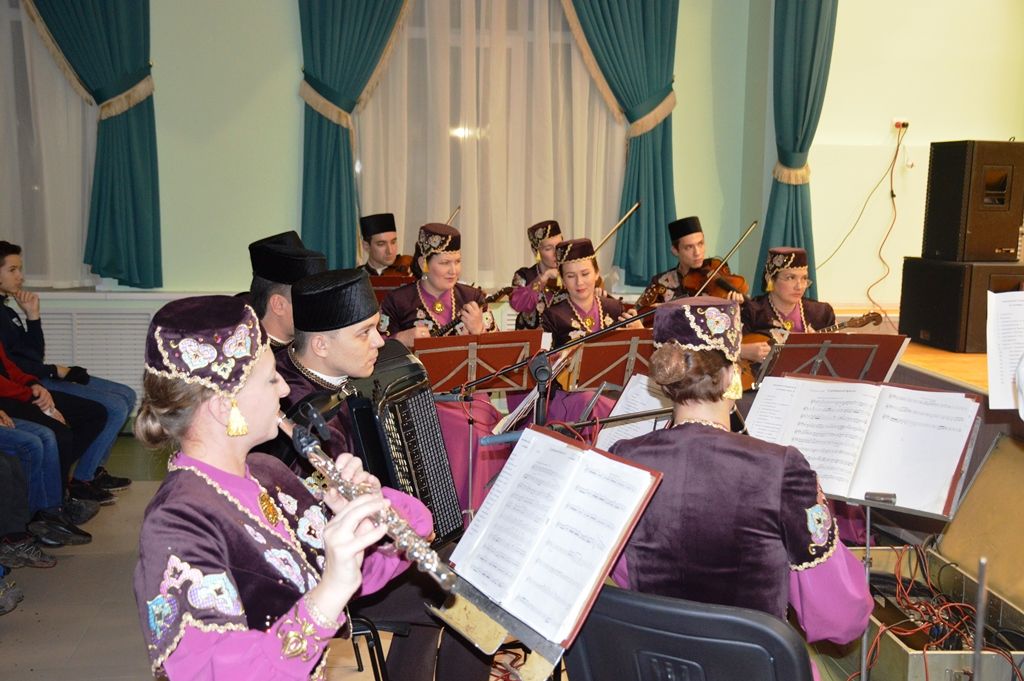 На концерте в обновленном кирбинском клубе не хватило мест для всех желающих