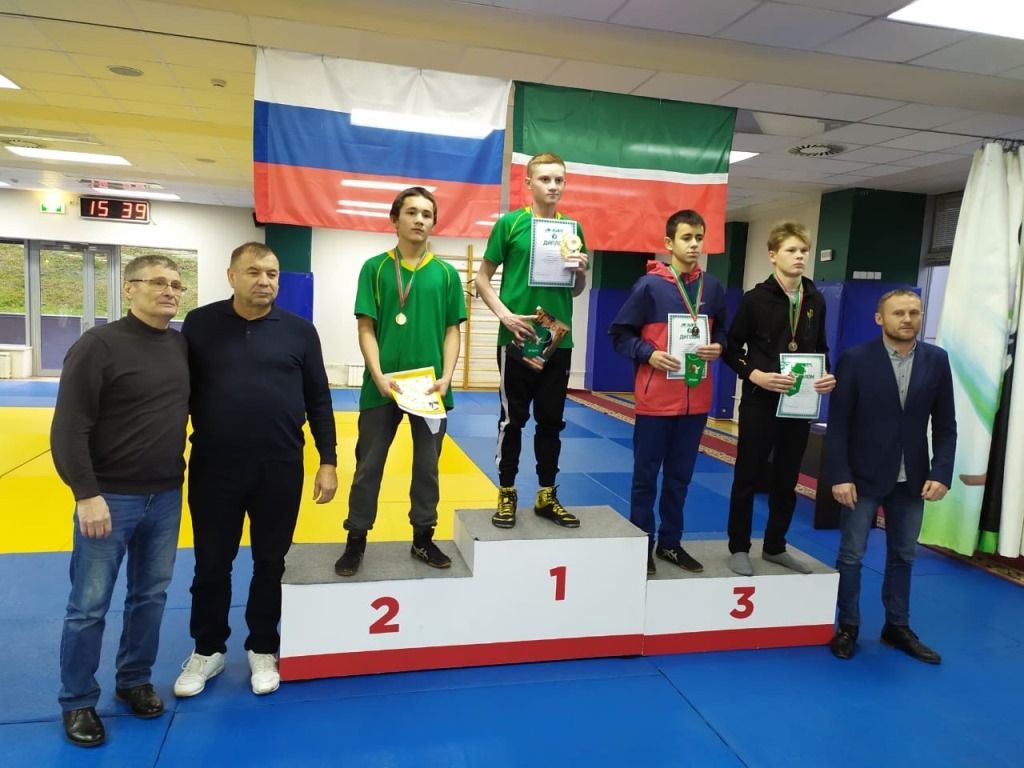 Лаишевские борцы завоевали серебро и бронзу