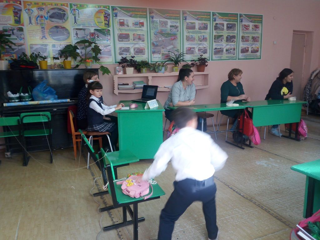 Младшеклассники Лаишевского района от души поздравили своих мам