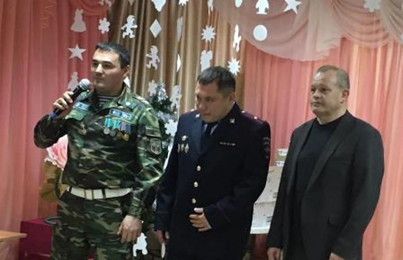 Воины-десантники республики поздравили с Новым годом воспитанников Лаишевского реабилитационного центра