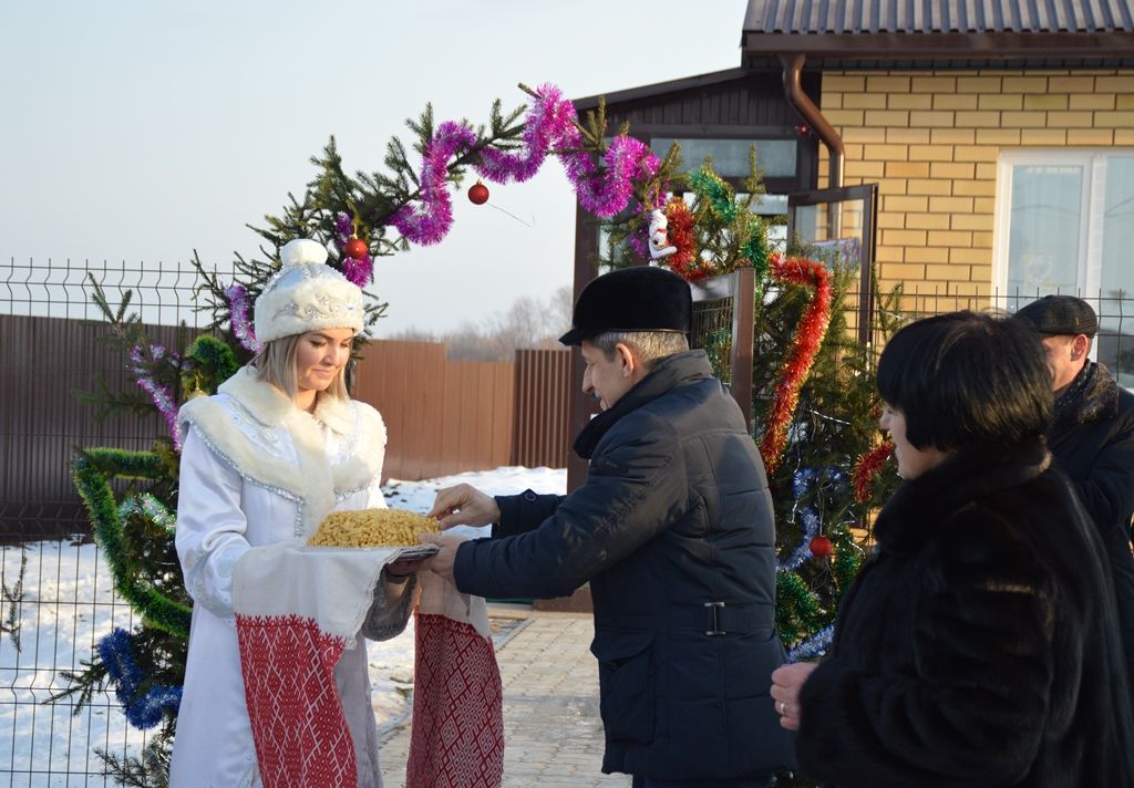 Открытие здания исполниетльного комитета в Кирби собрало много гостей