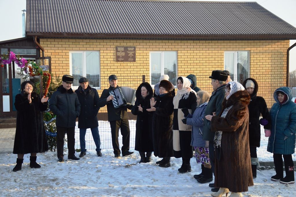 Открытие здания исполниетльного комитета в Кирби собрало много гостей