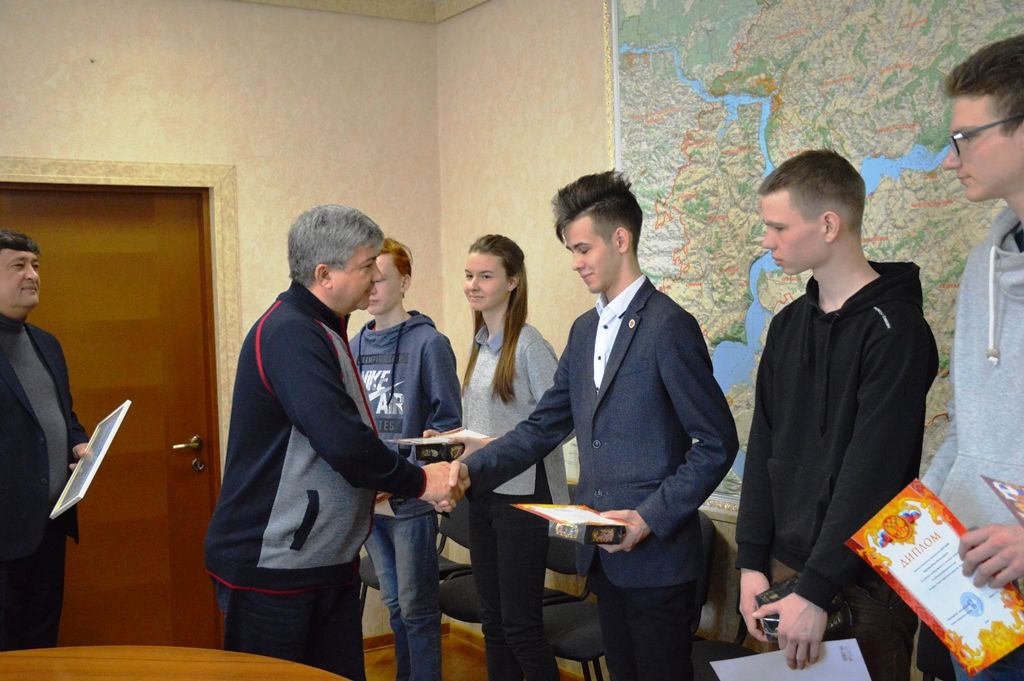 Глава Лаишевского района поздравил школьников – курсантов ДОСААФ
