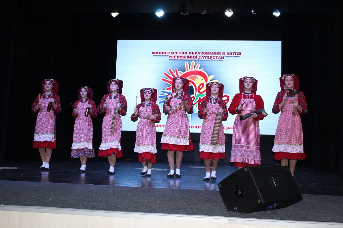 На сцене Лаишевского РДК выступили участники фестиваля «Без бергэ»