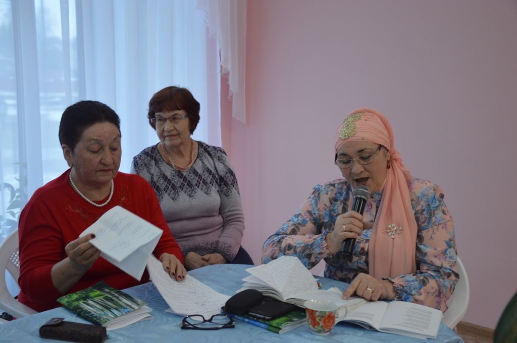 Сегодня в РДК Лаишева звучали стихи поэтессы Эльверы Абдуллиной-Байгазиной