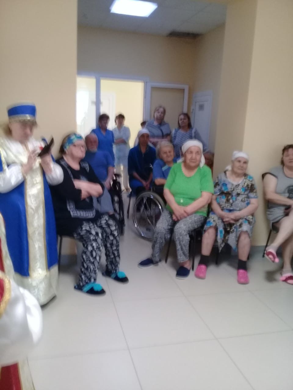 Пациентов Лаишевской больницы поздравили с праздником