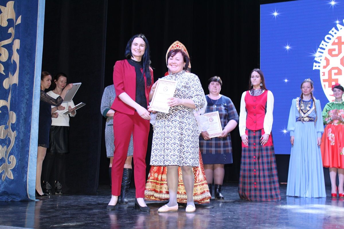 На сцене Лаишевского РДК выбрали «Национальную красавицу»