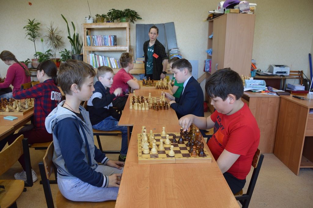 Школьники организовали шахматный турнир