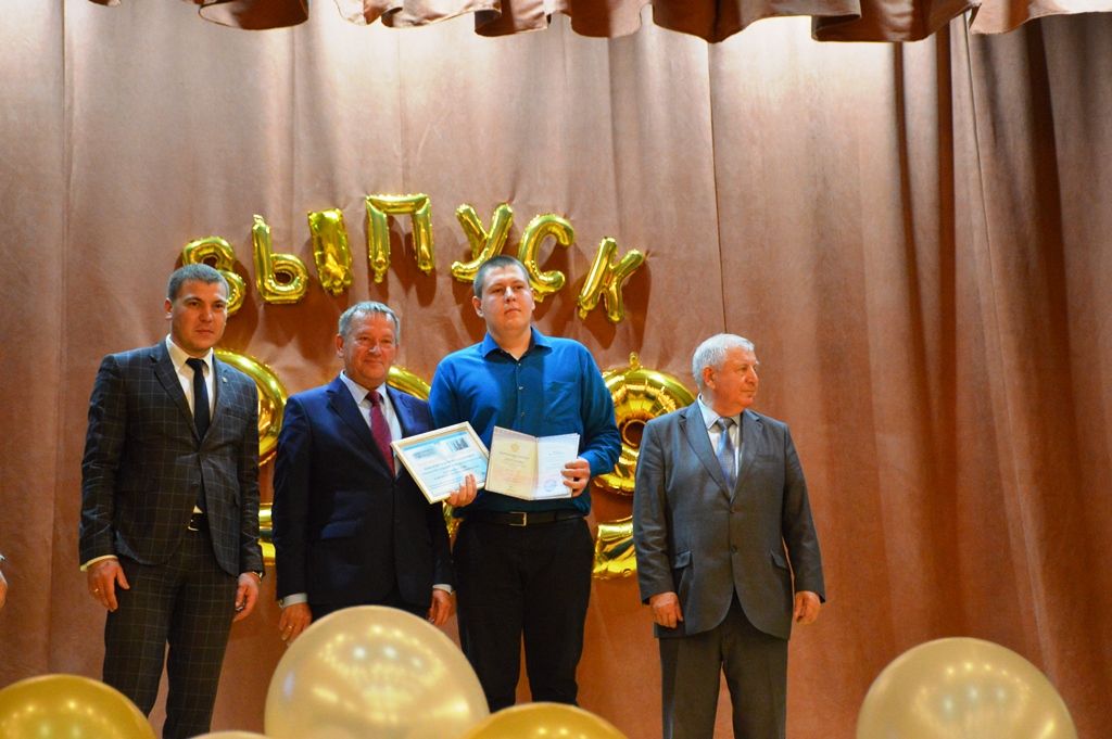 Дипломы с отличием вручили выпускникам Лаишевского технико-экономического техникума