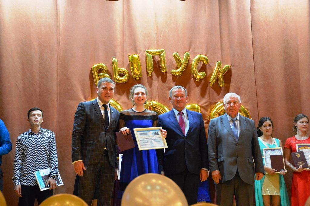 Дипломы с отличием вручили выпускникам Лаишевского технико-экономического техникума