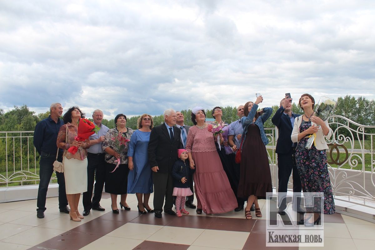 Изумрудную свадьбу отметили супруги Виктор и Галина Красновы