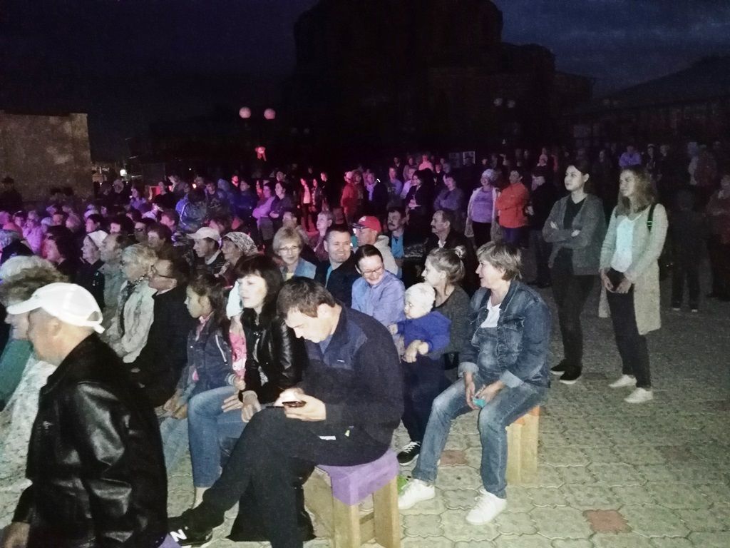 Жители и гости Лаишева наслаждались выступлениями На Соборной площади профессиональных артистов