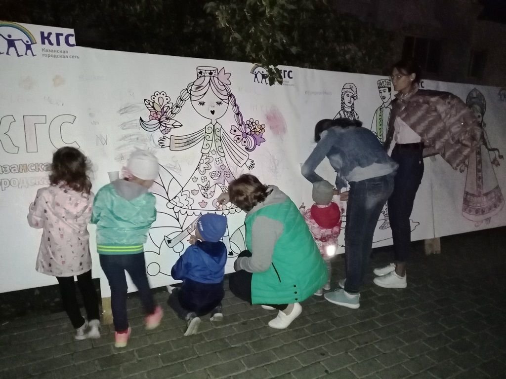Жители и гости Лаишева наслаждались выступлениями На Соборной площади профессиональных артистов