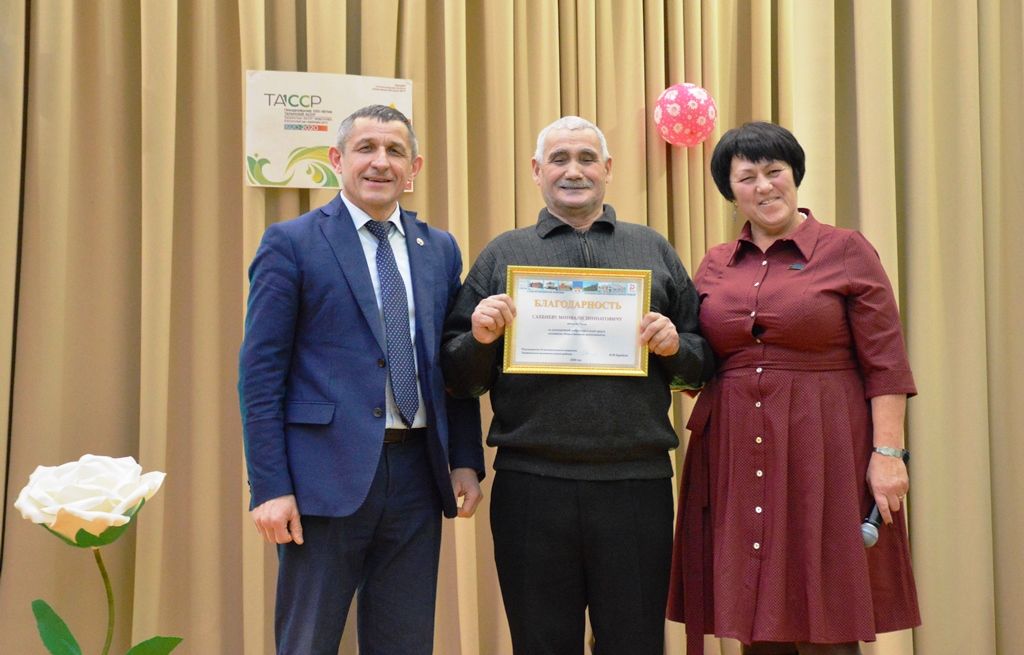 Активистов Лаишевского района наградили на сходе Кирбинского поселения