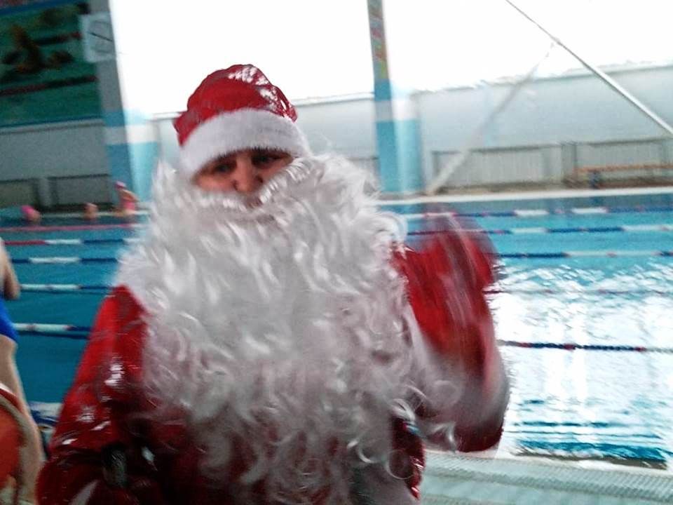 В лаишевский бассейн заглянул Дед Мороз