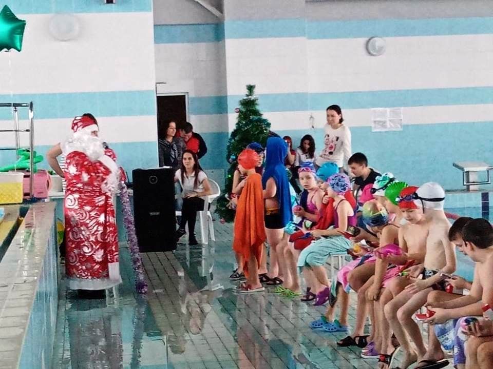 В лаишевский бассейн заглянул Дед Мороз