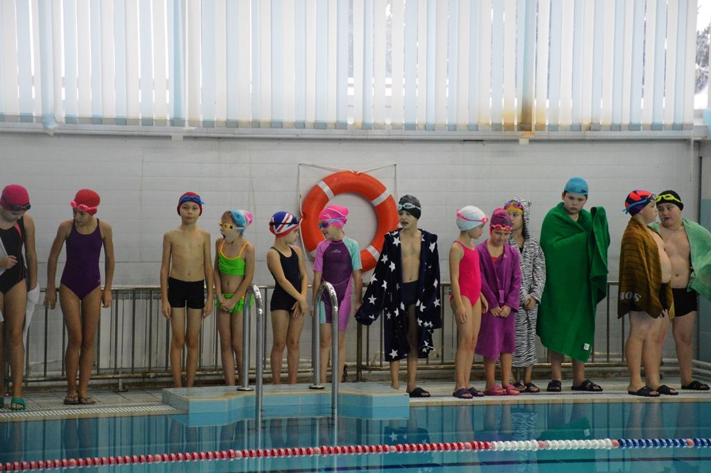 В Лаишево стартовали соревнования по плаванию на призы Деда Мороза