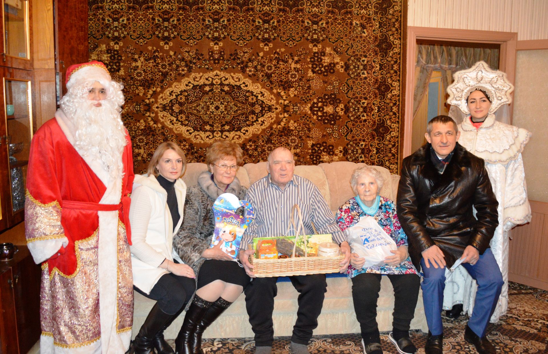 Глава района поздравил бывшего несовершеннолетнего узника концлагерей Алексея Александровича Филиппова с наступающим Новым годом