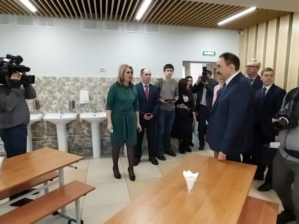 Премьер-министр Республики Татарстан встретился с учениками Лаишевской школы