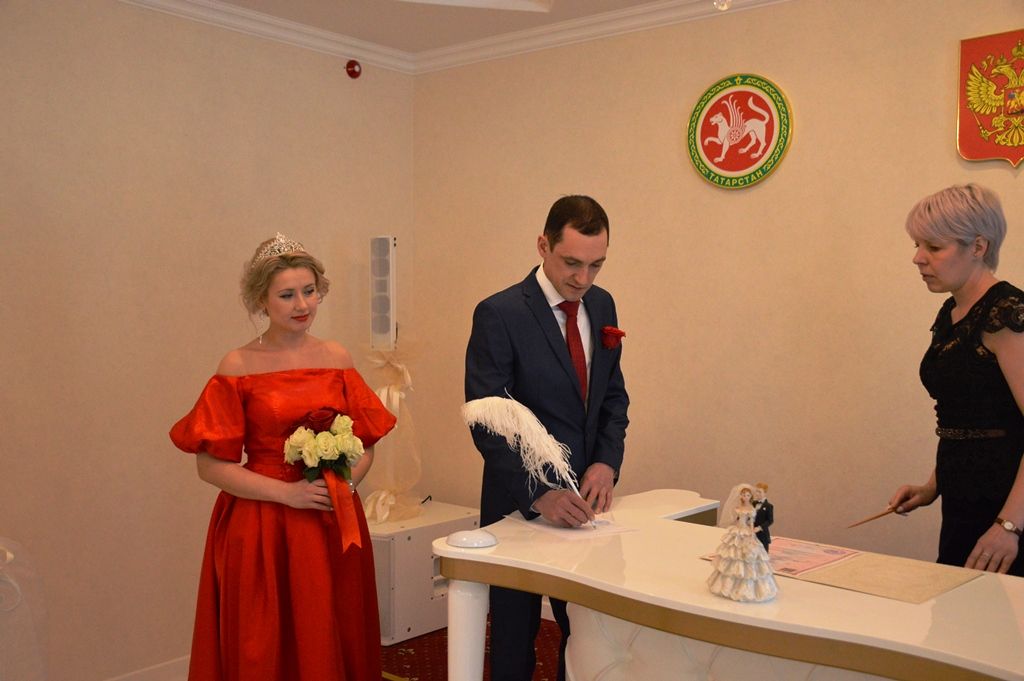 В Лаишевском ЗАГСе свадебный бум