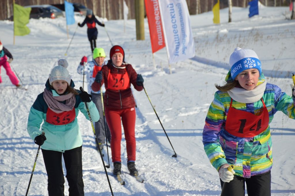 Второй забег в «Лыжне России 2020» был отдан девчонкам до 14 лет