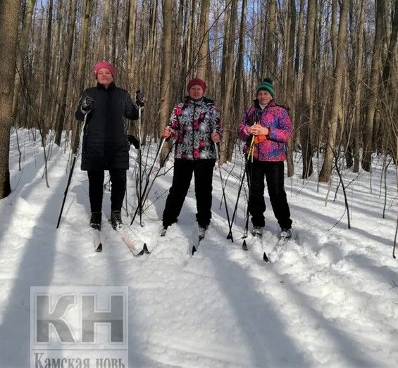 На территории ТОС "Старая пристань" прошел лыжный забег среди женщин