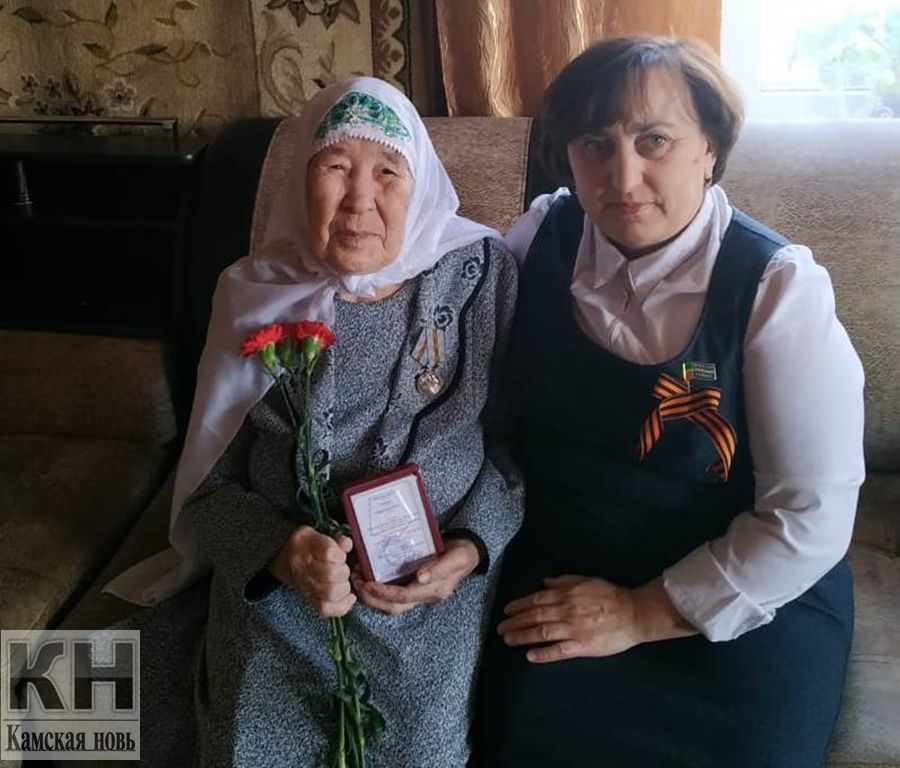Награждение тружеников тыла  медалями в честь 75-летия Победы: посещение на дому