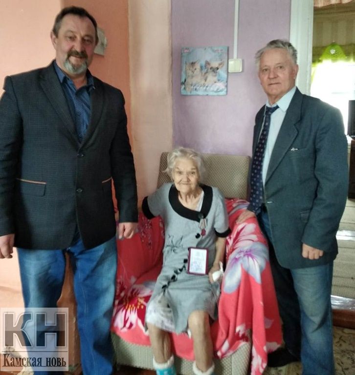 Награждение тружеников тыла  медалями в честь 75-летия Победы: посещение на дому