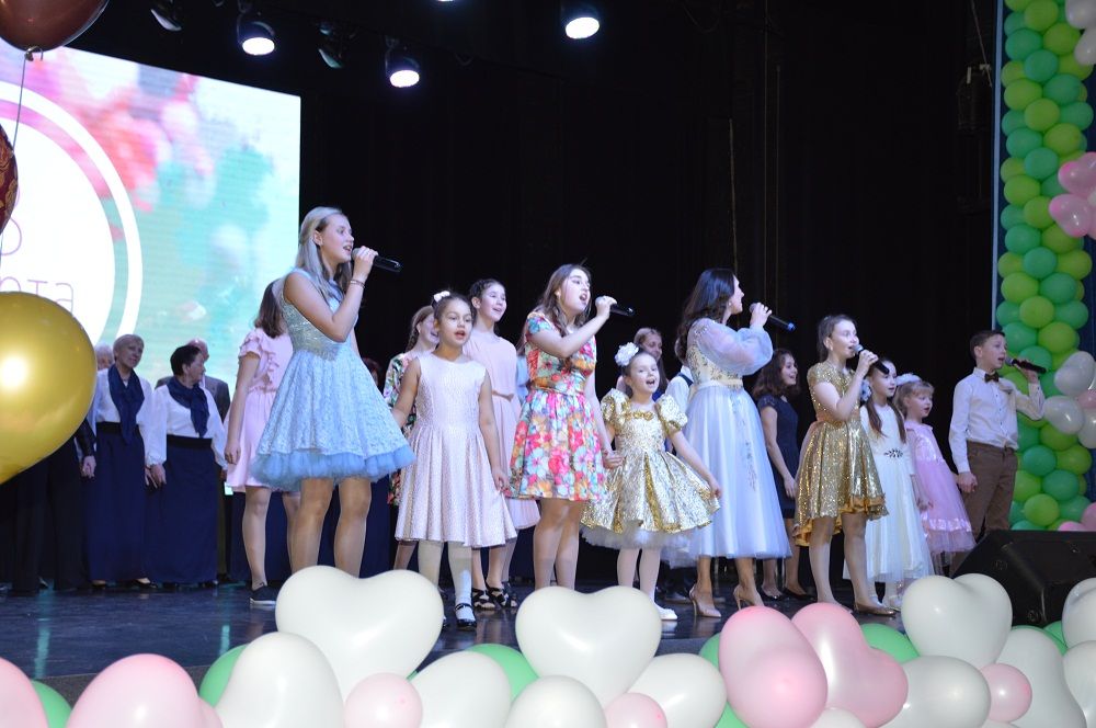 Яркие моменты праздничного концерта в Лаишево (Фото)