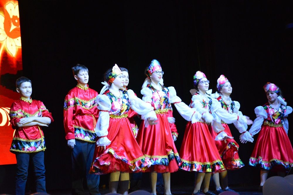 Яркие моменты праздничного концерта в Лаишево (Фото)