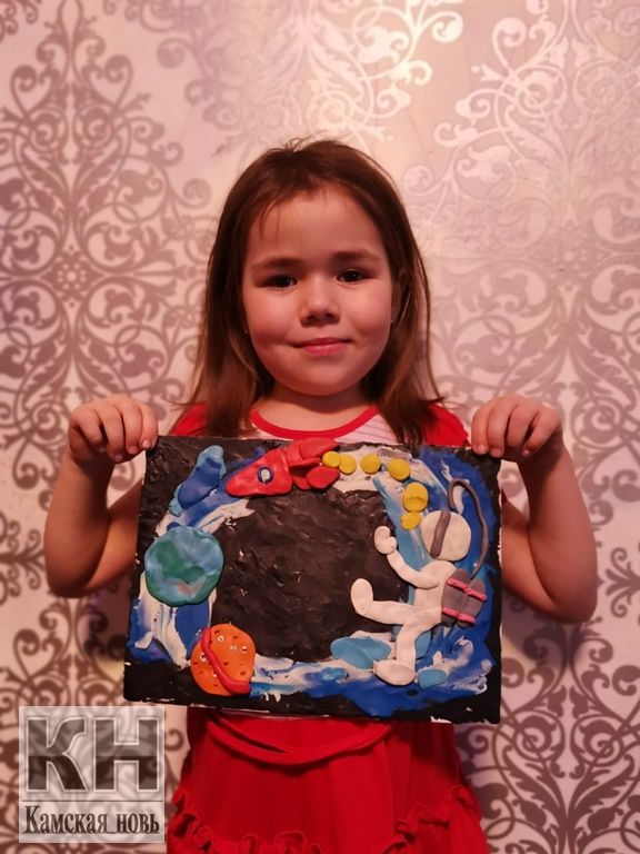 Самоизоляция: дети посвятили свои рисунки Дню космонавтики