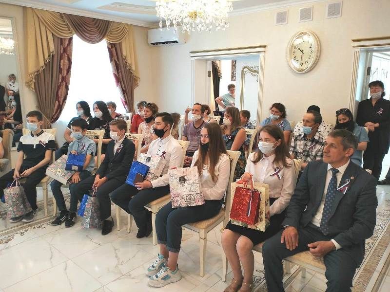 В Лаишевском районе в День России вручили паспорта юным гражданам страны