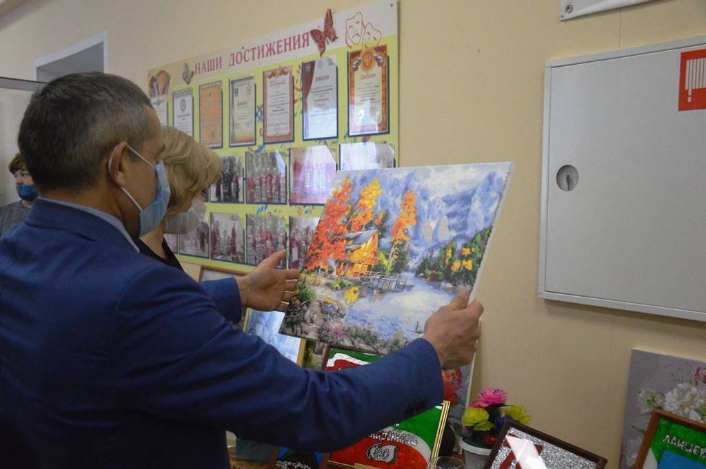 Творческая выставка в фойе СДК села Ташкирмень