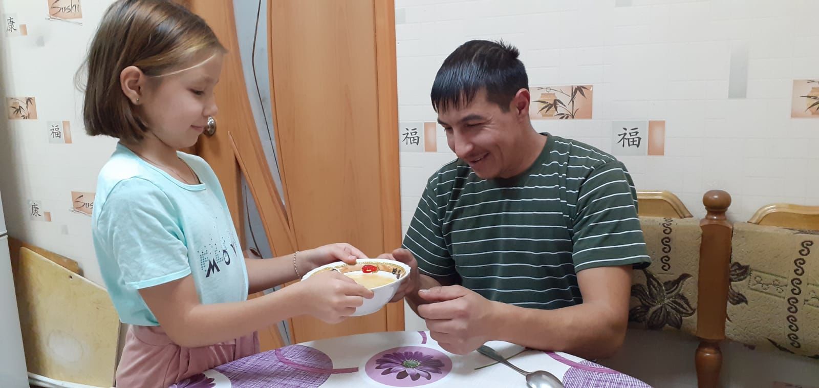 Активисты РДШ  Атабаевской школы поздравляют с  Днем отца