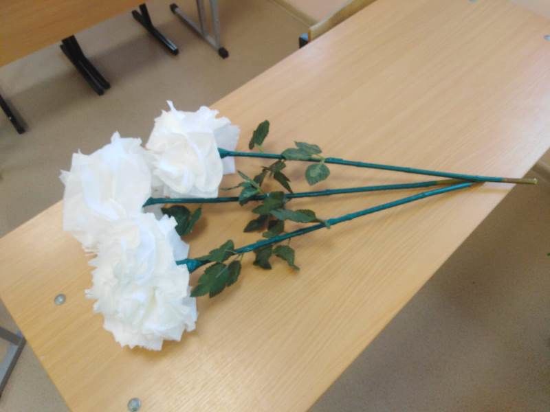 В Лаишевской средней школе №2 провели акцию "Белый цветок"