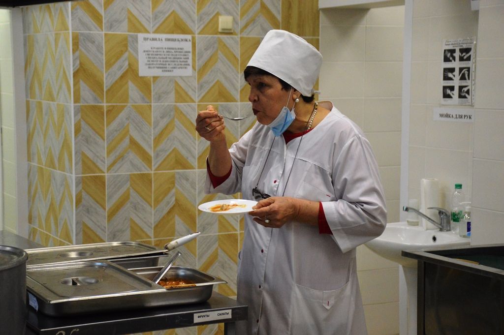 Родители проверили качество еды учеников  лаишевской школы