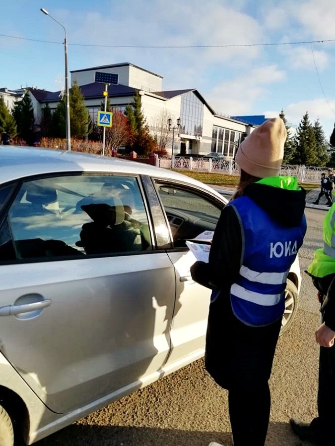 В Лаишевской средней школе №2 юидовцы вручали водителям письма