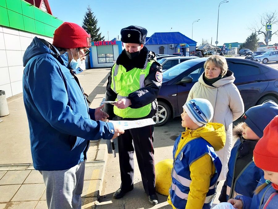 Сокуровские ЮИДовцы вручали пешеходам памятки
