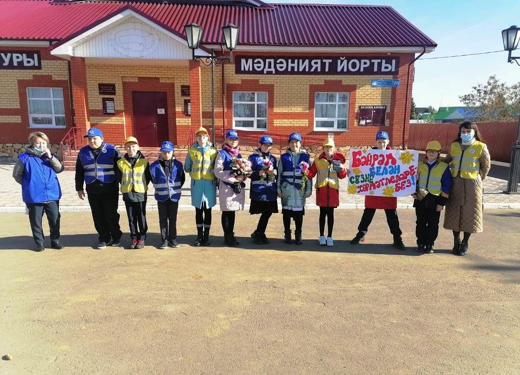 ЮИДовцы села Пелево поздравляют педагогов-ветеранов