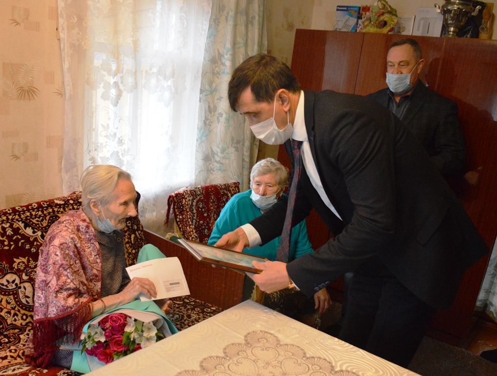 В Лаишево поздравили со 100-летием Екатерину Дмитриевну Лапташкину&nbsp; &nbsp; &nbsp; &nbsp;&nbsp;
