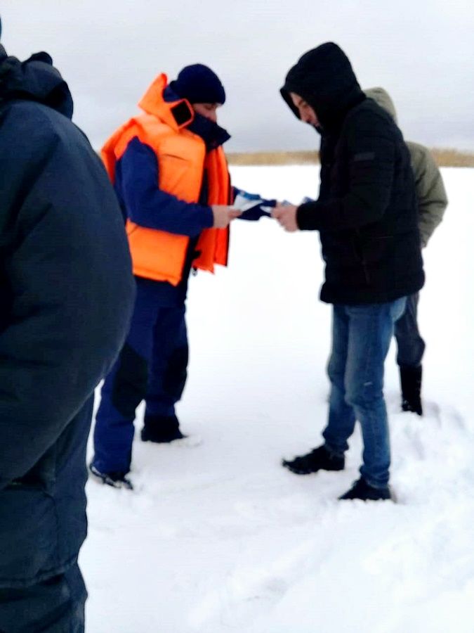 Сотрудники ГИМС недалеко от села Рождествено Лаишевского района спасли двух рыбаков