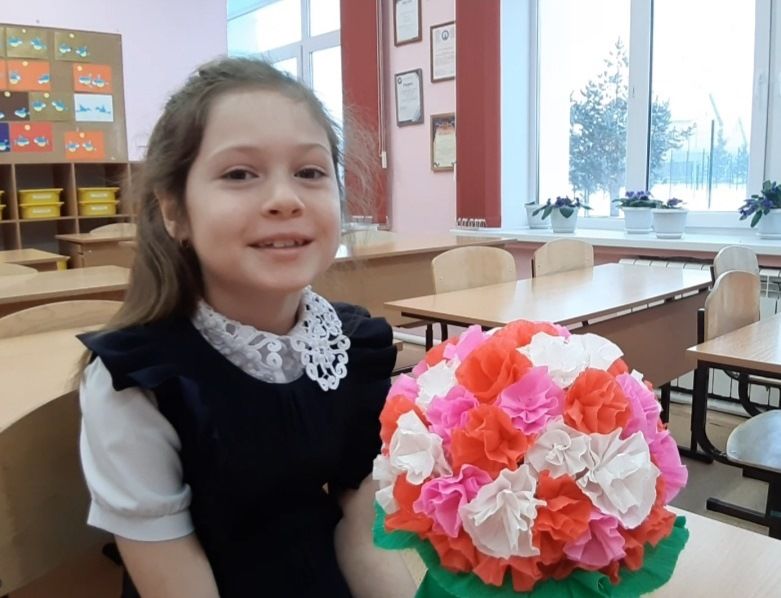 Первоклассники Сокуровской школы готовят подарки для своих мам