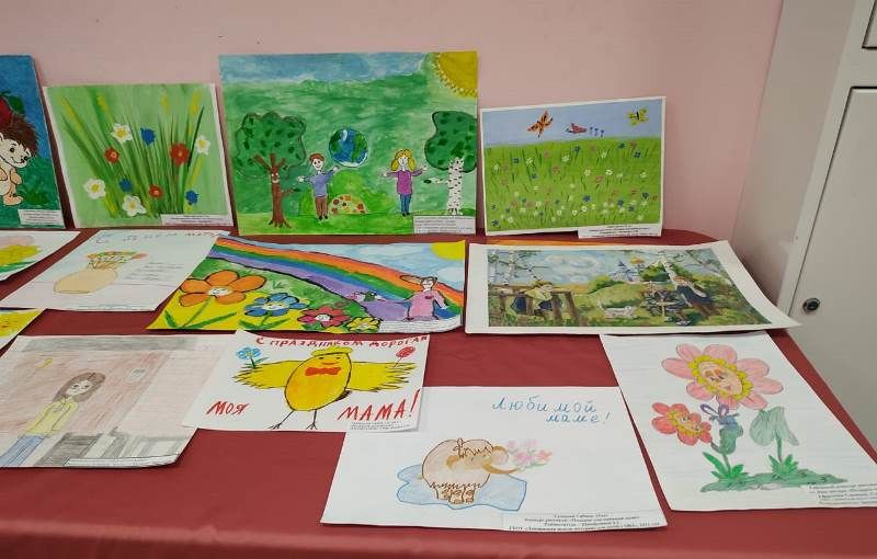Лаишевские дети ко Дню матери провели конкурс рисунков