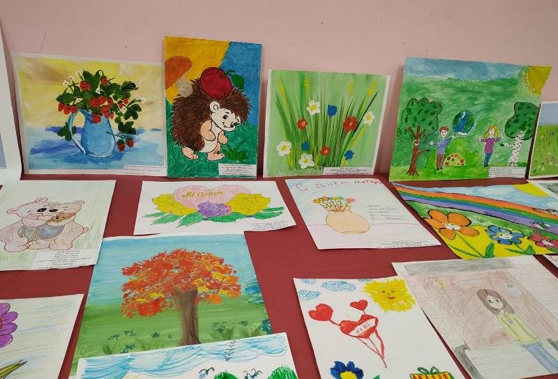 Лаишевские дети ко Дню матери провели конкурс рисунков